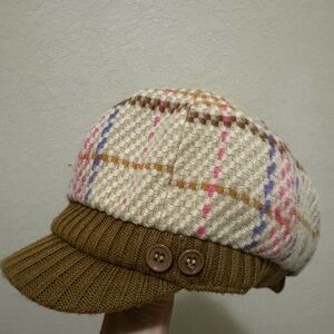 Vintage D&Y Plaid Knit Newsboy Cap with Button Detail